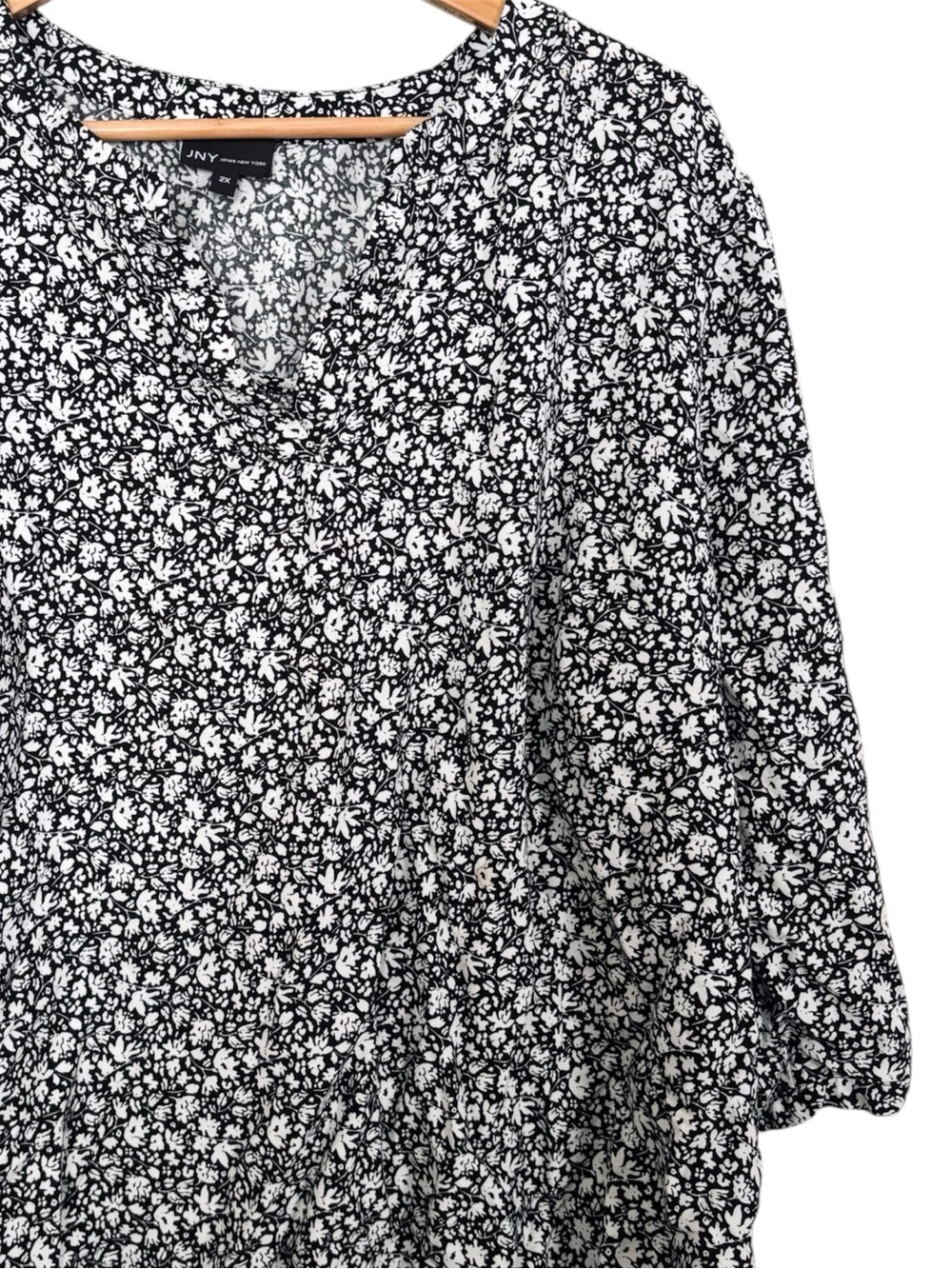 💥 Jones New York Quarter-Sleeve Black and White Floral Blouse